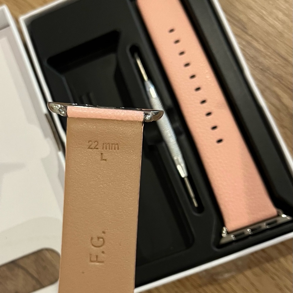 NWT- Fullmosa Pebbled Leather Watch Band